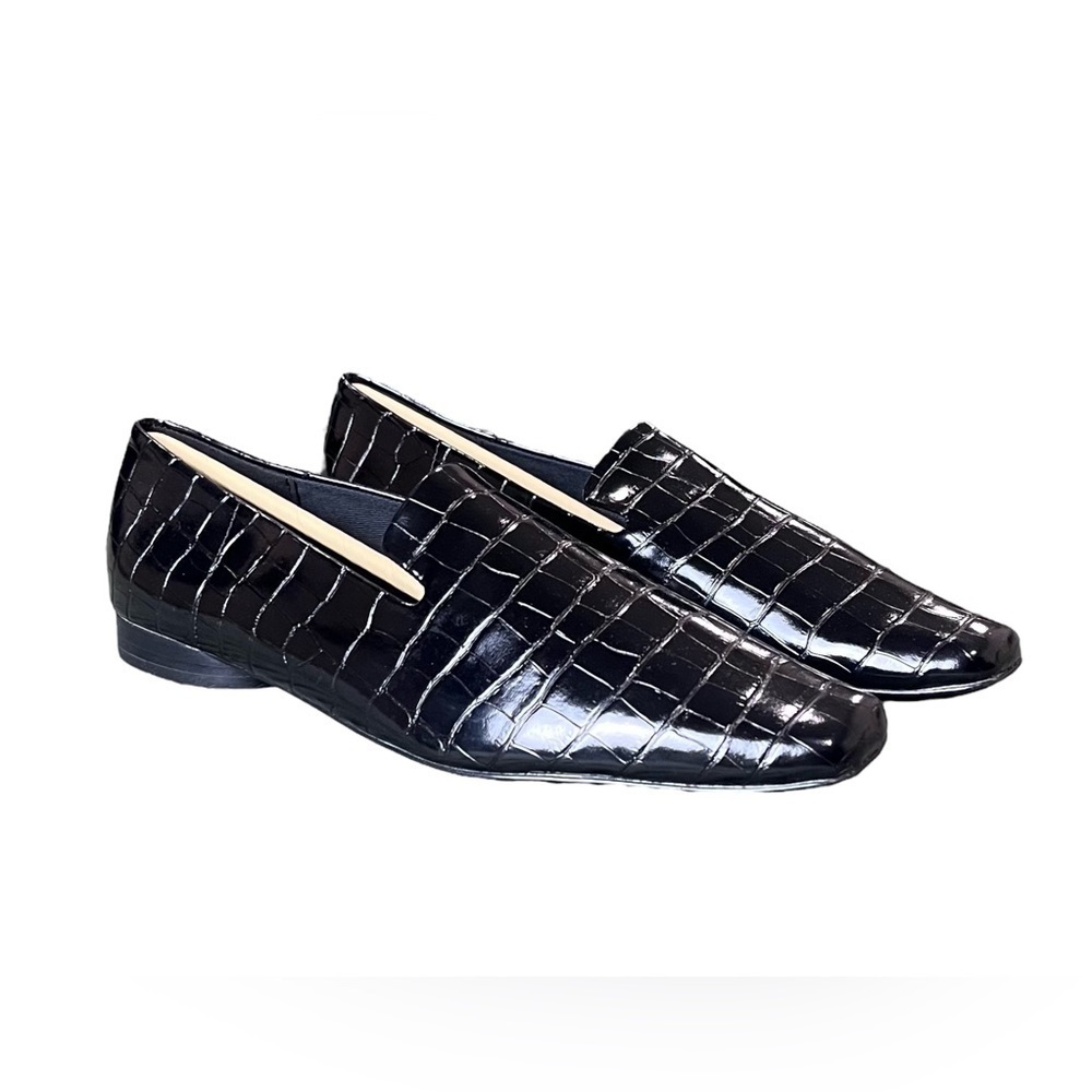 NEW WITH BOX WHO WHAT WEAR FLATS